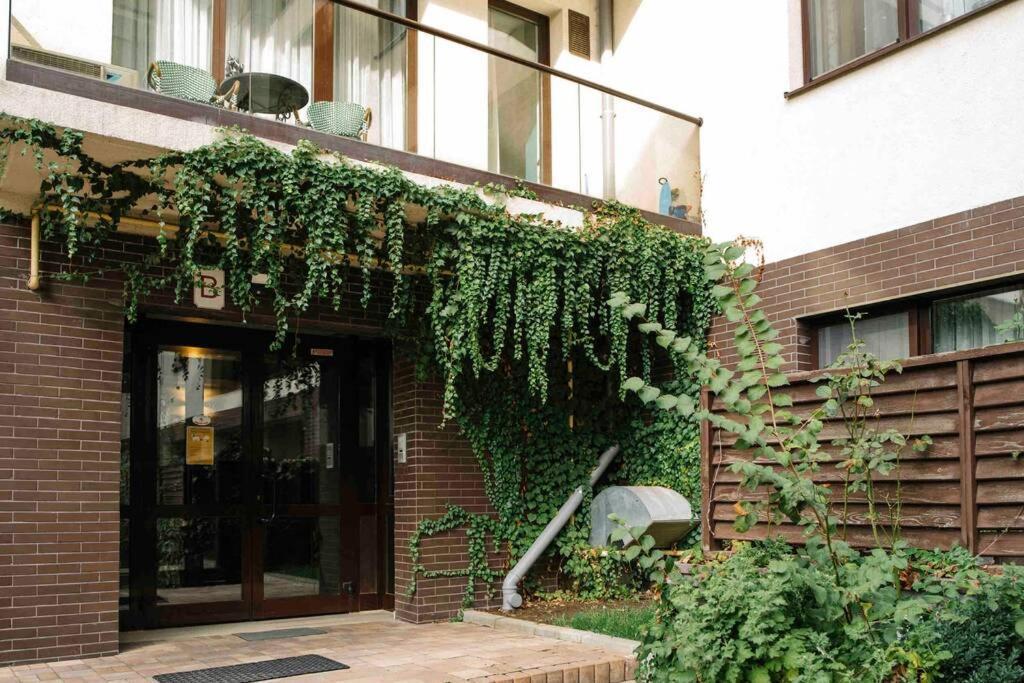 Vivando - Beautiful Studio B + Parking Bucharest Exterior photo